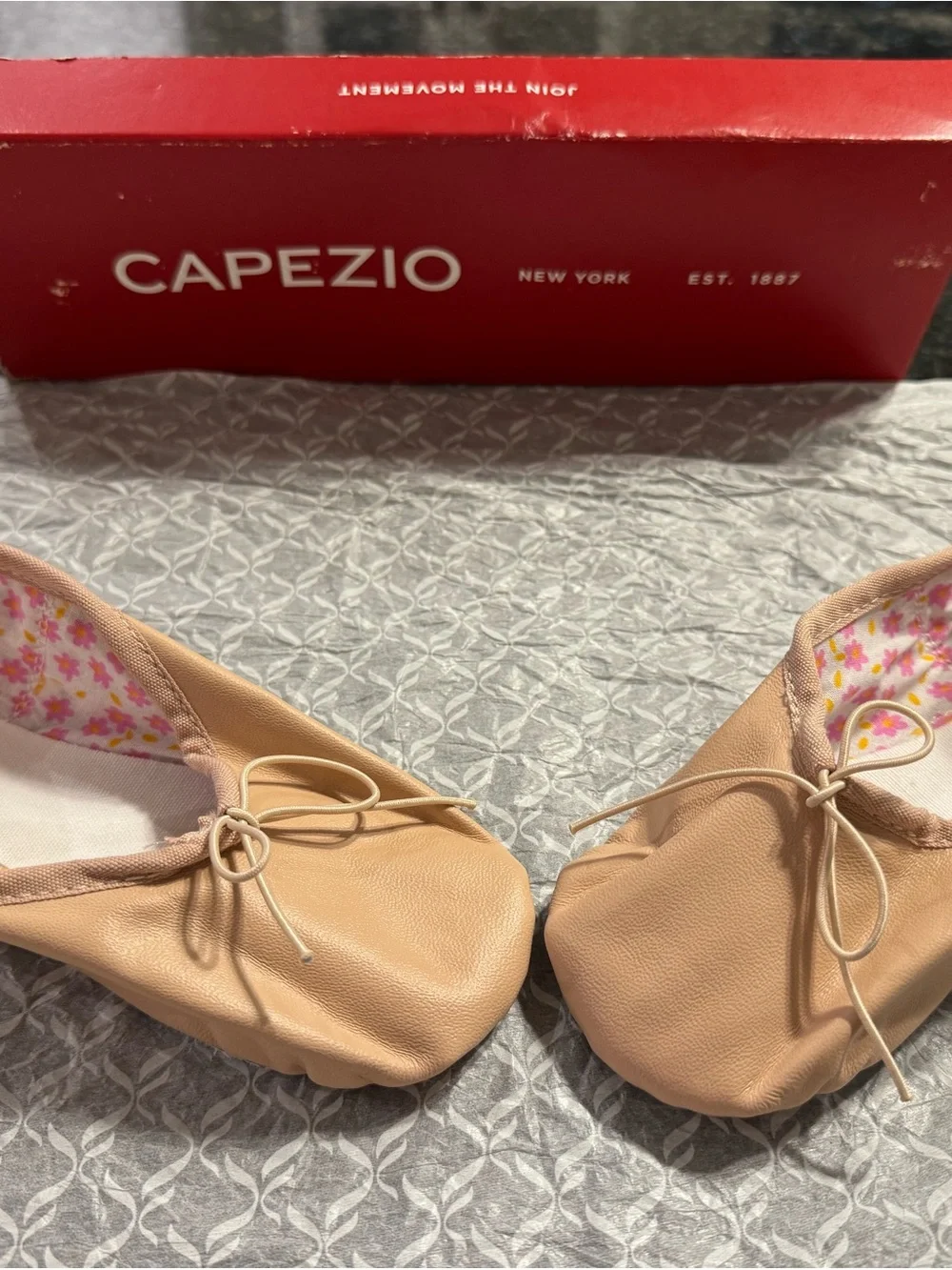 Capezio Leather Full Sole Daisy Ballet Shoe Girls Size 4 M Pink